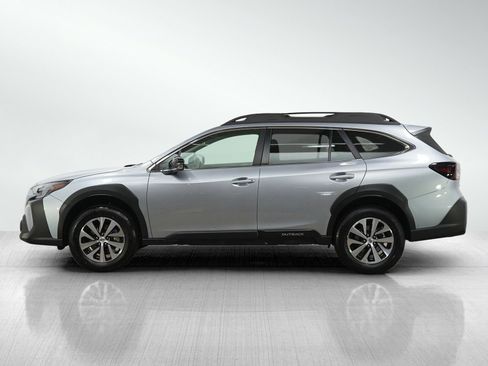 Used 2024 Subaru Outback Premium image 2