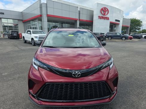 New 2026 Toyota Sienna XSE FWD image 3