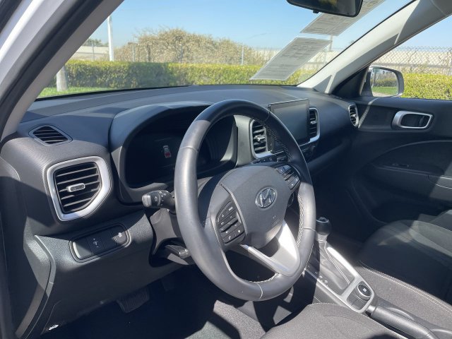 Used 2025 Hyundai Venue SEL FWD image 10