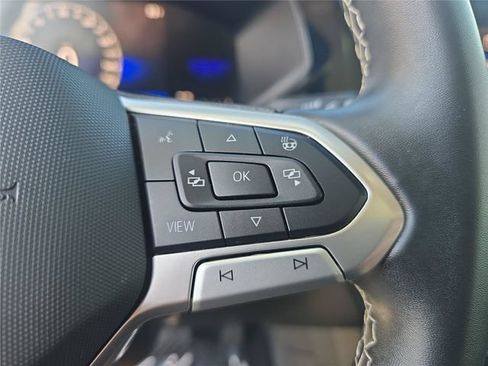 Used 2023 Volkswagen Taos SE w/ Panoramic Sunroof Package FWD image 19