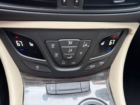Certified 2020 Buick Envision Preferred FWD image 24