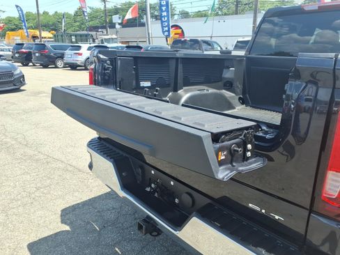 Used 2026 GMC Sierra 1500 SLT AWD/4WD image 17