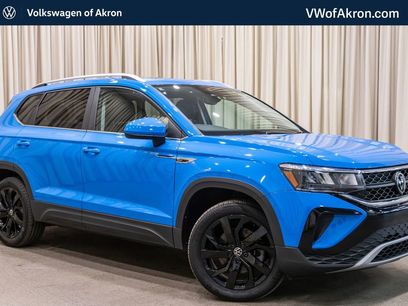 Used 2023 Volkswagen Taos SE w/ Panoramic Sunroof Package