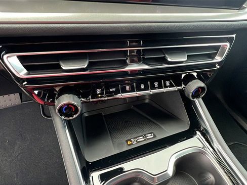 New 2026 Chevrolet Traverse LT image 28