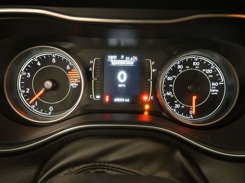 Used 2019 Jeep Cherokee Latitude w/ Popular Appearance Group AWD/4WD image 12