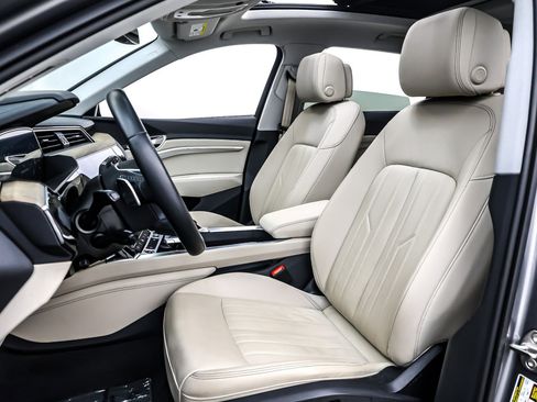 Used 2022 Audi e-tron Premium w/ Convenience Plus Package image 18