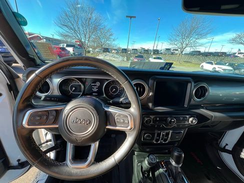 Used 2020 Jeep Wrangler Unlimited Sahara image 37