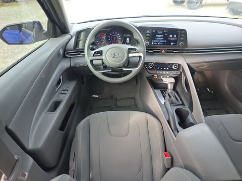 Used 2022 Hyundai Elantra SEL image 13