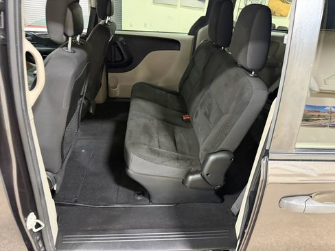 Used 2019 Dodge Grand Caravan SE w/ Rear Park Assist Package FWD image 26