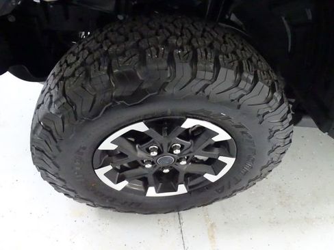 Certified 2025 Jeep Wrangler Unlimited Rubicon 4xe w/ Convenience Group AWD/4WD image 27