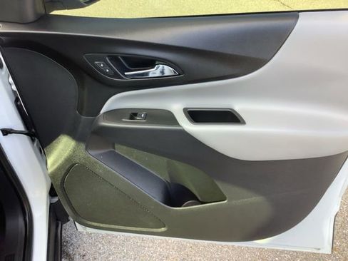 Used 2021 Chevrolet Equinox LS w/ LS Convenience Package FWD image 16
