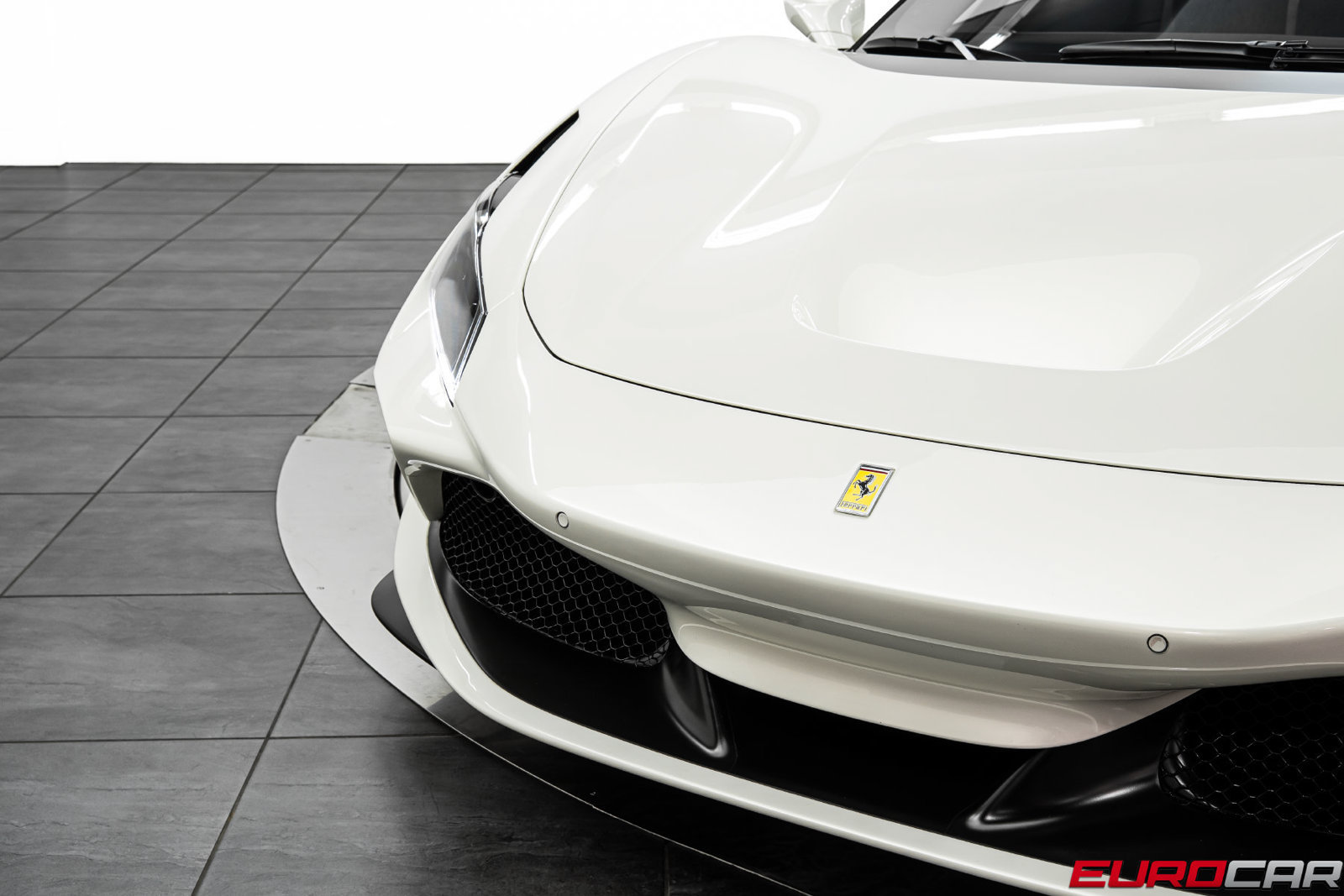 Used 2023 Ferrari F8 Tributo RWD image 14