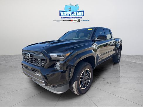 Used 2025 Toyota Tacoma TRD Sport image 1