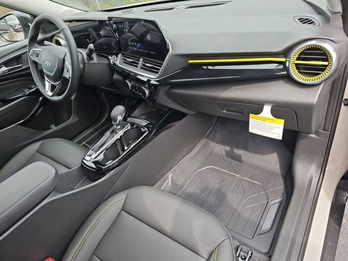 New 2026 Chevrolet Trax ACTIV w/ Sunroof Package FWD image 30