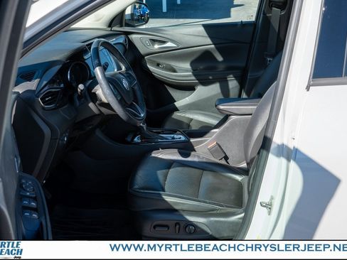 Used 2020 Buick Encore GX Essence w/ Experience Buick Package image 17