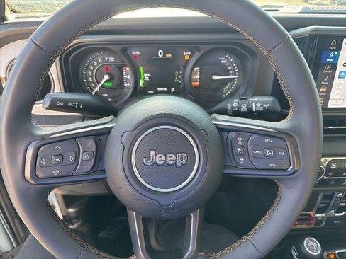 Certified 2024 Jeep Wrangler Unlimited image 18