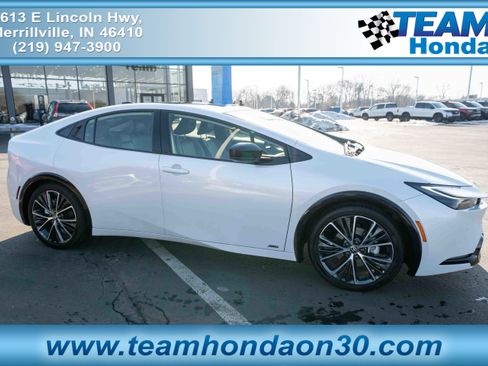 Used 2024 Toyota Prius XLE image 1