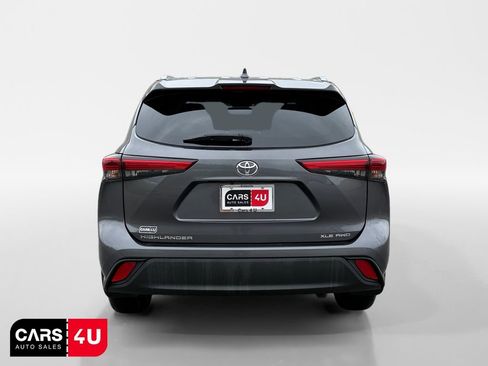 Used 2021 Toyota Highlander XLE AWD/4WD image 6