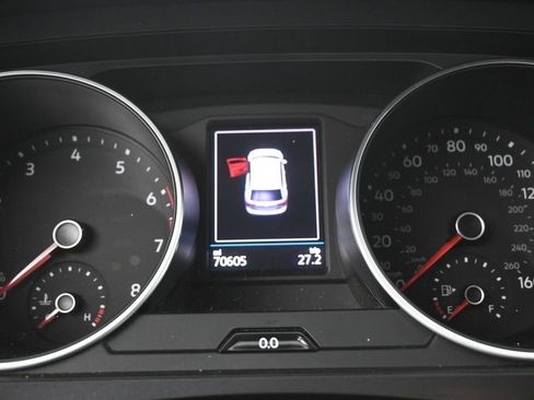 Used 2021 Volkswagen Tiguan SE w/ Panoramic Sunroof Package FWD image 11