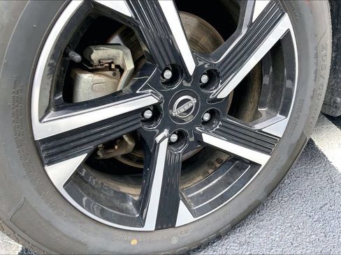 Used 2024 Nissan Sentra SV FWD image 3