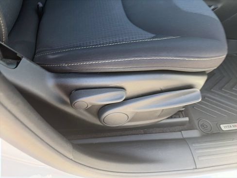 Used 2016 Jeep Cherokee Latitude FWD image 32