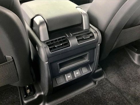 Used 2024 Land Rover Defender 110 S image 10