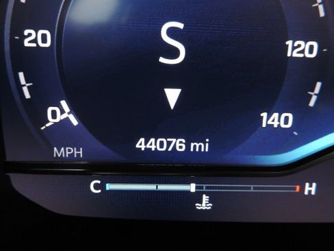 Used 2023 Chevrolet Suburban Z71 w/ Luxury Package image 34