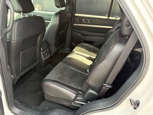 Used 2019 Ford Explorer XLT w/ Equipment Group 202A AWD/4WD image 12