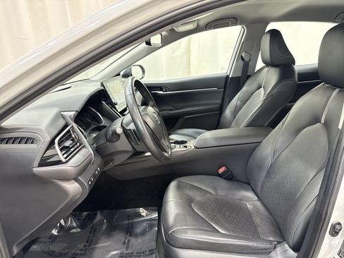 Used 2024 Toyota Camry XSE FWD image 12
