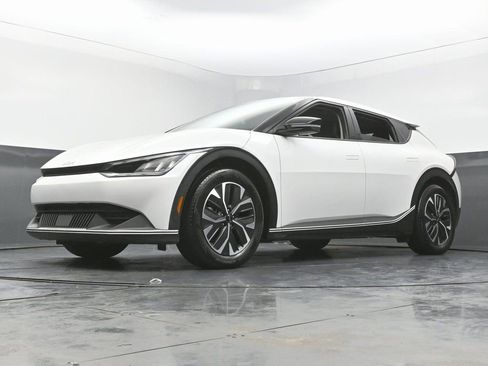 Used 2024 Kia EV6 Light image 47