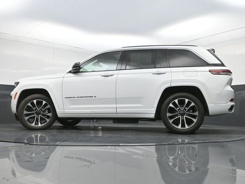 Used 2024 Jeep Grand Cherokee Overland w/ Trailer Tow Package AWD/4WD image 29