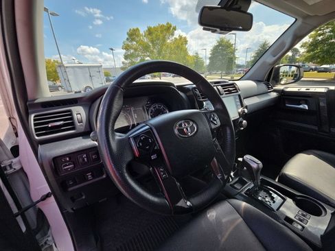 Used 2020 Toyota 4Runner TRD Off-Road Premium AWD/4WD image 26