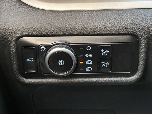 Used 2023 Ford Explorer XLT w/ Equipment Group 202A image 22