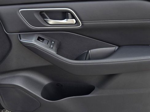 New 2026 Nissan Rogue Platinum image 8