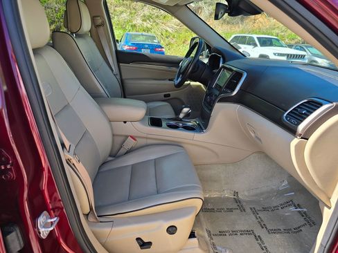 Used 2018 Jeep Grand Cherokee Overland RWD image 29