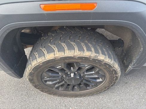 Used 2024 GMC Sierra 2500 AT4 w/ AT4 Premium Plus Package image 18