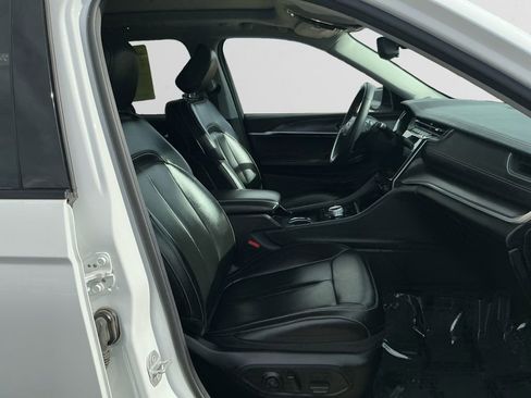 Used 2023 Jeep Grand Cherokee Limited image 15