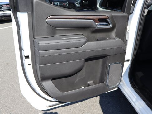 Used 2025 GMC Sierra 1500 SLT AWD/4WD image 30