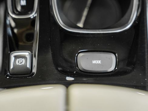 Used 2022 Buick Envision Essence w/ Technology Package I FWD image 24