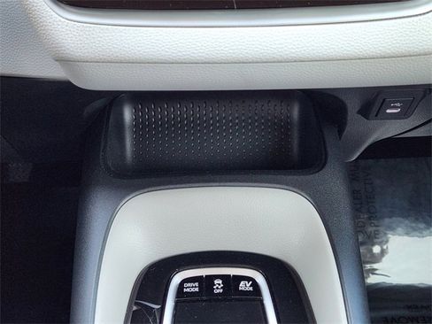 Used 2025 Toyota Corolla LE image 15