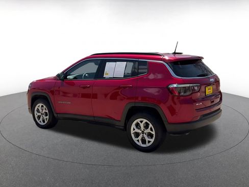 Used 2025 Jeep Compass Latitude AWD/4WD image 10