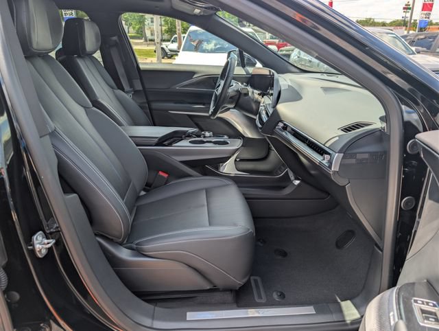 Used 2024 Cadillac Lyriq Luxury AWD/4WD image 12