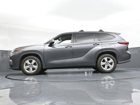 Used 2021 Toyota Highlander L image 23
