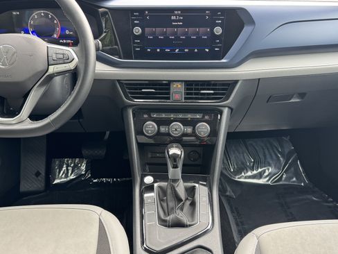 Used 2024 Volkswagen Taos SE image 21