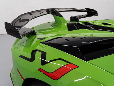 Used 2021 Lamborghini Aventador SVJ AWD/4WD image 17