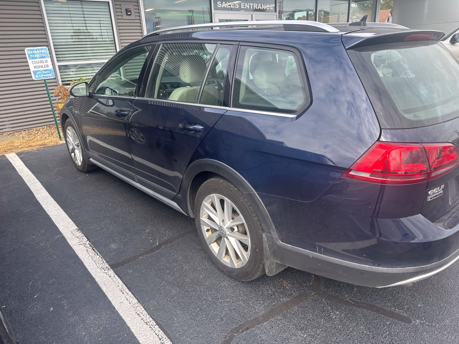 Used 2017 Volkswagen Golf Alltrack SE AWD/4WD image 6