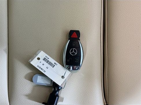 Used 2019 Mercedes-Benz GLA 250 4MATIC w/ Premium Package image 34