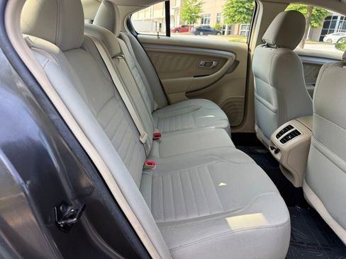 Used 2016 Ford Taurus SE FWD image 38