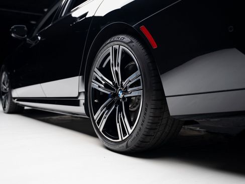 Used 2023 BMW i7 xDrive60 w/ Executive Package 2 image 77