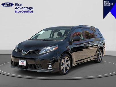 Used 2018 Toyota Sienna SE Premium w/ Carpet Mat Package